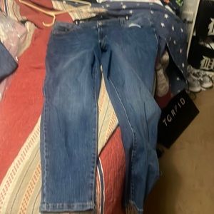 Maurice’s size 18 high rise M skinny jeans.